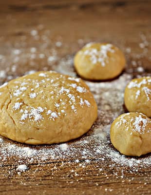 عجينة البيتزا